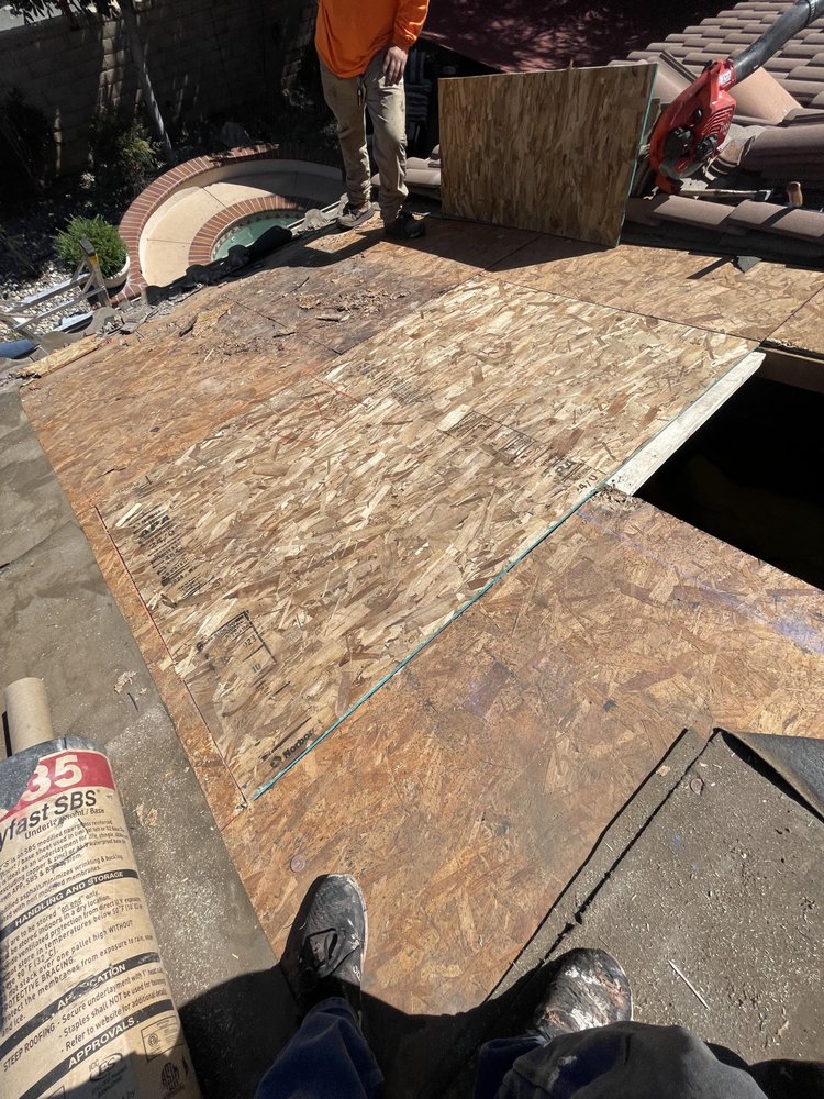 Slide of Global Elite Roofing