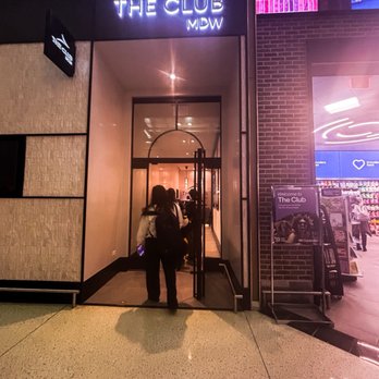 The Club - Entrance.  Ig@mel_foodie_ventures - Airport Lounges Near Me - Chicago, Illinois