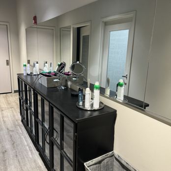 Hustle House - Uptown - Cubbies - Interval Training Gyms Near Me - Charlotte, North Carolina