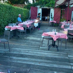 La Ferme Ostalapia - Une partie de la terrasse