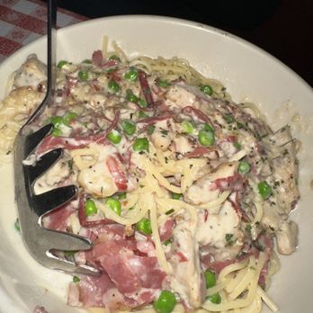 Buca di Beppo Italian Restaurant - Chicken Carbonara - Italian Near Me - Claremont, California Buca di Beppo Italian Restaurant - Chicken Carbonara - Italian Near Me - Claremont, California