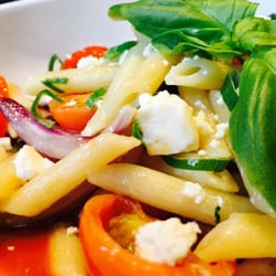 Carls Hütte - Pasta mit Fetakäse, Zwiebeln und Tomaten