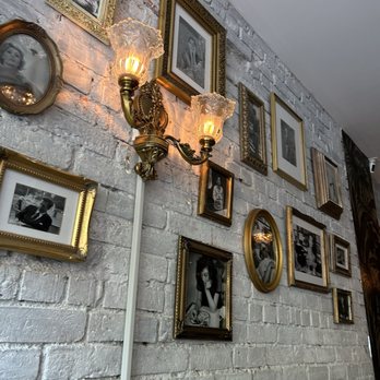 Gigi - Beautiful decor sets a mood - Italian Near Me - Boston, Massachusetts
