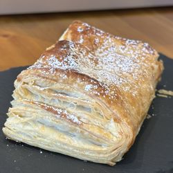 Roggenart European Bakery, Bistro & Cafe - Raspberry Danish: flaky!