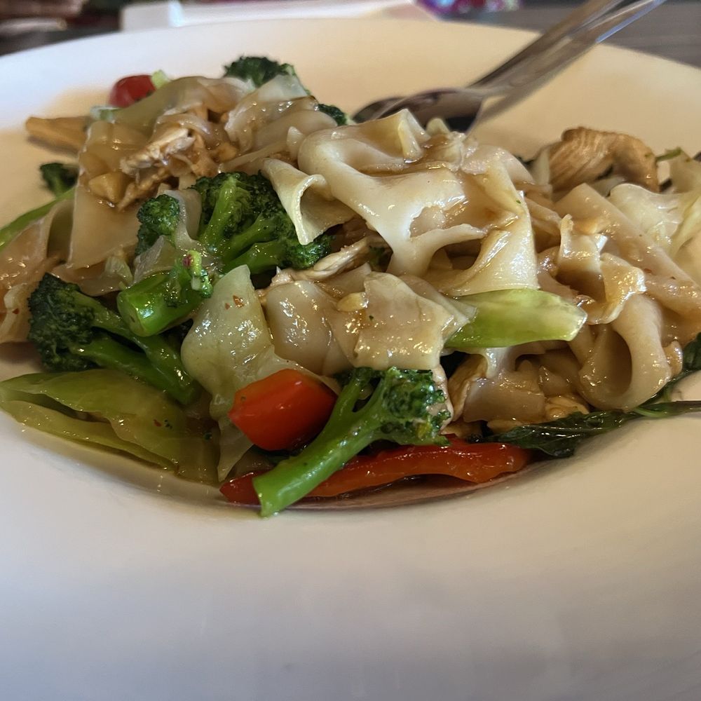 Mint Leaf Cuisine - Drunken noodles - Asian Fusion Near Me - Saratoga, California Mint Leaf Cuisine - Drunken noodles - Asian Fusion Near Me - Saratoga, California