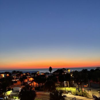 Crabby's Dockside - Dusk - Seafood Near Me - Clearwater Beach, Florida