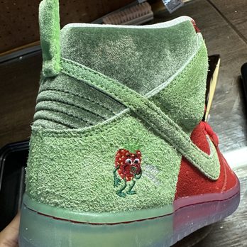 Besoleful - Stain removal on strawberry coughs - Shoe Repair Near Me