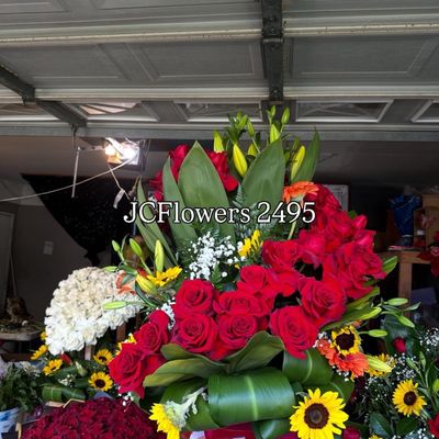 Flower Arragements - Retail and Wholesale Florist for all your Occasions. Visit us or Call 213-858-3136. Flores y Arreglos para todas ocasiones y arreglos de mesa para bodas y quinceañeras. Flower Arragements - Retail and Wholesale Florist for all your Occasions. Visit us or Call 213-858-3136. Flores y Arreglos para todas ocasiones y arreglos de mesa para bodas y quinceañeras.