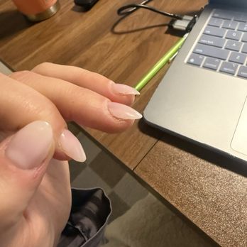 Spa Dabin Old town - Middle finger fully lifted almost all the way through. - Nail Salons Near Me - Chicago, Illinois