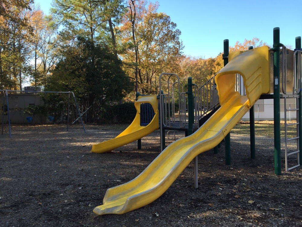 PINEWOOD GARDENS PARK Updated March 2024 2800 Armon Ave, Virginia