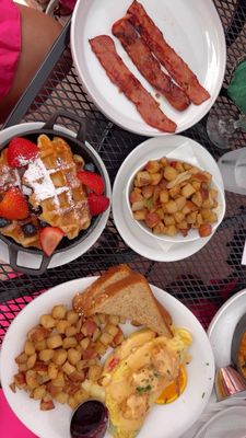 High Noon Brunchery by null
