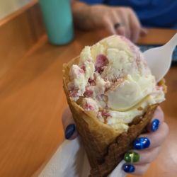 The Screamery HandCrafted Ice Cream - Blueberry cheesecake-sweet cram honeycomb