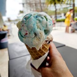 Razzleberry's - SMURF and Cherry Vanilla was delicious