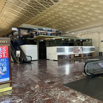 Union Station - Elevator - Shopping Centers Near Me - Washington, DC, District of Columbia