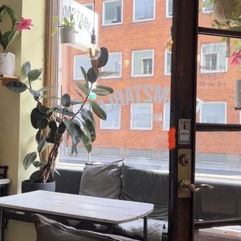 Farm2Table - inside seating - Breakfast & Brunch Near Me - Malmö, M