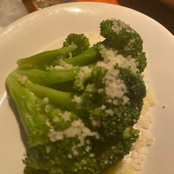 Houston's Restaurant - Broccoli - American Near Me - Pompano Beach, Florida