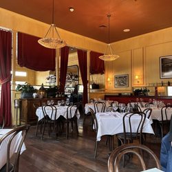 La Petite Grocery - Inside
