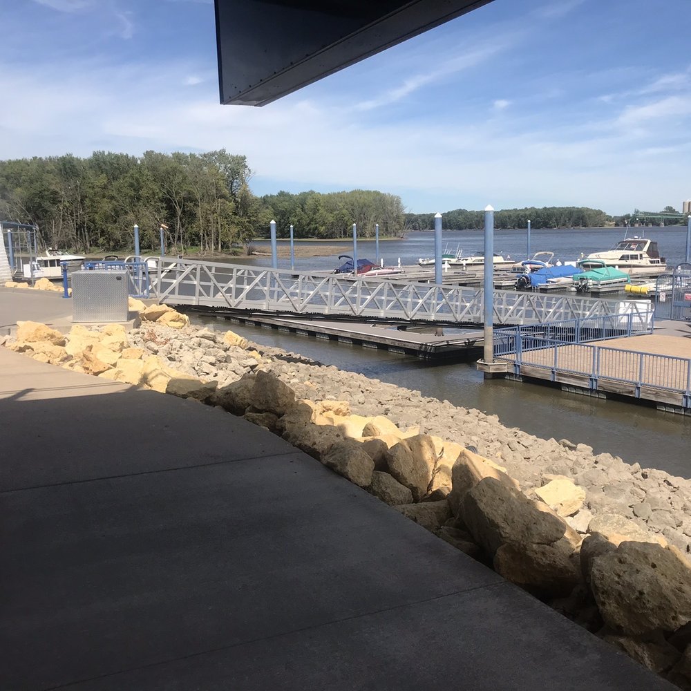 Clinton Marina - Floating dock for reserved slips and temporary slips - Marinas Near Me - Clinton, Iowa