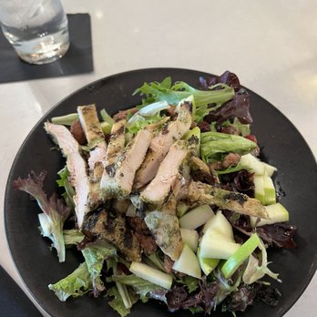 Blast & Brew - Chicken, pecan, Apple salad - American Near Me - Madera, California