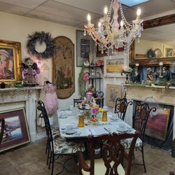 The Tea Room at Merrie Pennie's