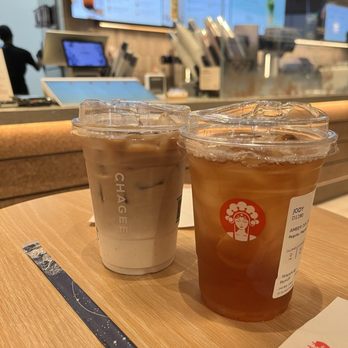 Chagee Modern Teahouse - Amber oolong tea latte and amber oolong pure tea - Tea Rooms Near Me - Ontario, California