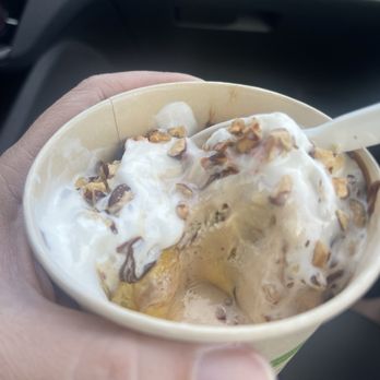 Baskin-Robbins - Jamocha Almond Fudge and Triple Mango - Ice Cream & Frozen Yogurt Near Me - Honolulu, Hawaii Baskin-Robbins - Jamocha Almond Fudge and Triple Mango - Ice Cream & Frozen Yogurt Near Me - Honolulu, Hawaii