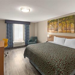 Days Inn by Wyndham Lincoln - Guest room