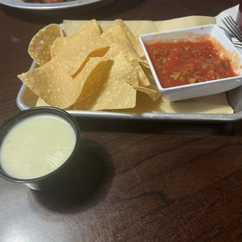 Wahoo Seafood - Chips and Salsa with queso - Seafood Near Me - Tallahassee, Florida Wahoo Seafood - Chips and Salsa with queso - Seafood Near Me - Tallahassee, Florida