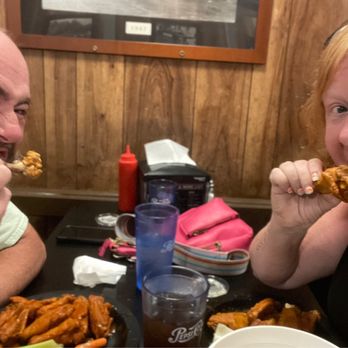 Duff's Famous Wings - American Near Me - Amherst, New York Duff's Famous Wings - American Near Me - Amherst, New York