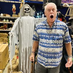 Lowe's Home Improvement - Roy's new friend!