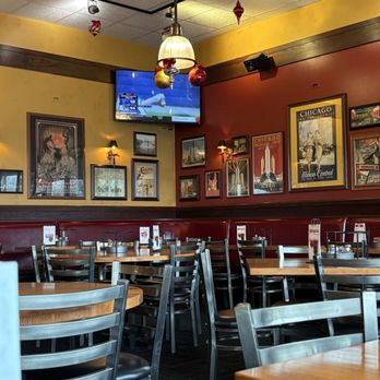 Giordano's - Decor - Pizza Near Me - Chicago, Illinois