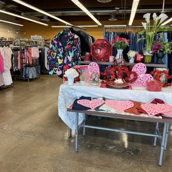 Goodwill of Orange County - Cute decorated entrance - Thrift Stores Near Me - Fullerton, California Goodwill of Orange County - Cute decorated entrance - Thrift Stores Near Me - Fullerton, California