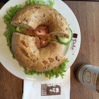 Coffee Fellows - Acovado Bagel mit Hummus - Bagels Near Me - Hamburg, HH