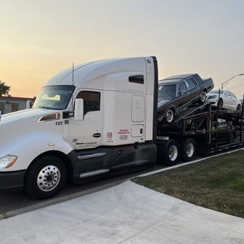 Extra Mile Transport - Extra Mile Transport company truck loaded with customer cars - Vehicle Shipping Near Me - Schiller Park, Illinois Extra Mile Transport - Extra Mile Transport company truck loaded with customer cars - Vehicle Shipping Near Me - Schiller Park, Illinois
