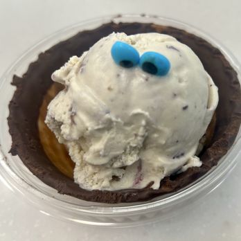 Toft's Grand Scoop - Blueberry Waffle Cone Ice Cream & Peanut Butter Tilly Tracks Ice Cream on a chocolate waffle bowl - Ice Cream & Frozen Yogurt Near Me - Columbus, Ohio