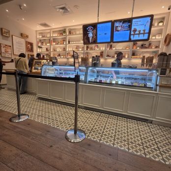 Bacio di Latte - Ordering area - Gelato Near Me - Santa Monica, California Bacio di Latte - Ordering area - Gelato Near Me - Santa Monica, California