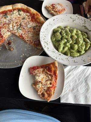 Avanti Pizzeria, Trattoria and Market by null