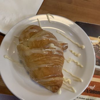 Cheddar's Scratch Kitchen - Free Honey Butter Croissants - Comfort Food Near Me - Goodyear, Arizona