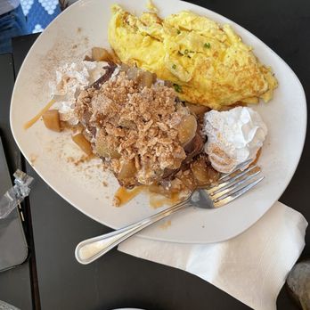 Mom's Kitchen & Bar - -Cinnamon French Toast, scrambled Two Eggs - Bars Near Me - Astoria, New York Mom's Kitchen & Bar - -Cinnamon French Toast, scrambled Two Eggs - Bars Near Me - Astoria, New York