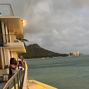 OUTRIGGER Reef Waikiki Beach Resort - Hotels Near Me - Honolulu, Hawaii