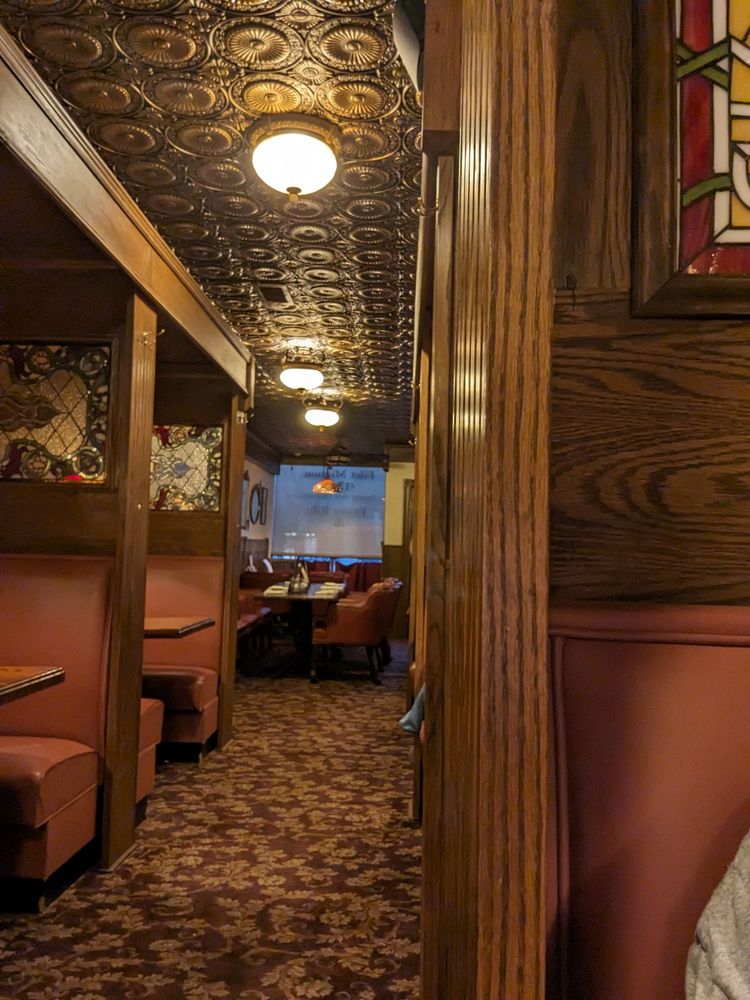 Quincys Steak & Spirits Logo