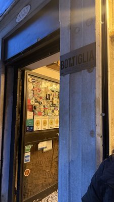 La Bottiglia by null