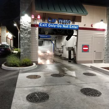 Chevron - exit only do not enter sign - Gas Stations Near Me - Auburn, Washington
