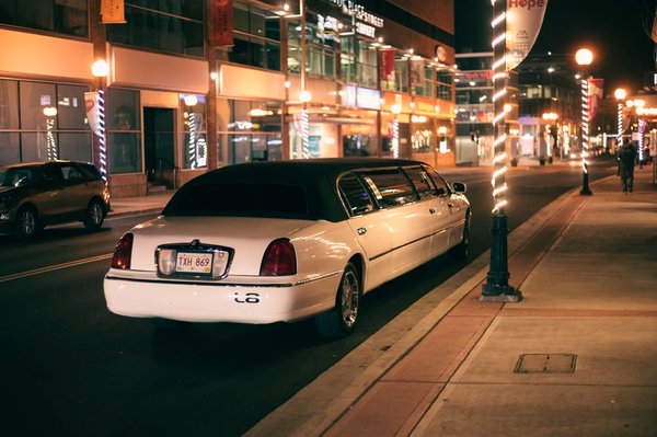 Personal / Private Transfer and Charter - Wedding Limo Services – Isn’t she beautiful; she deserves nothing less. Use one of our stretch limos to take your bride from the reception, and then to chauffeur her away at the end of the evening. Whether you are headed for a local destination or to the airport, we will get you there in style that will just add more wonder to the first day of your new adventure together.

Prom Night Limo Services - Experience your prom night with before and after photos in a stylish Limo picked especially for you and your group.  Enjoy the elegance of one of our most luxurious cars to add more memories to an already memorable night. Be sure to book early during prom season to ensure that you don't miss out on the wonderful memories of a once in a lifetime event. We have Limos for all group sizes.  Strictly enforce underage drinking policy.  Safety in mind with background and drug tested professional chauffeurs.