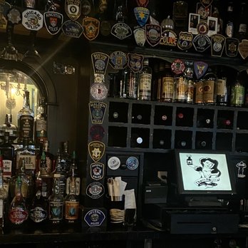 Durty Nelly’s - a bar filled with alcohol - Bars Near Me - Boston, Massachusetts