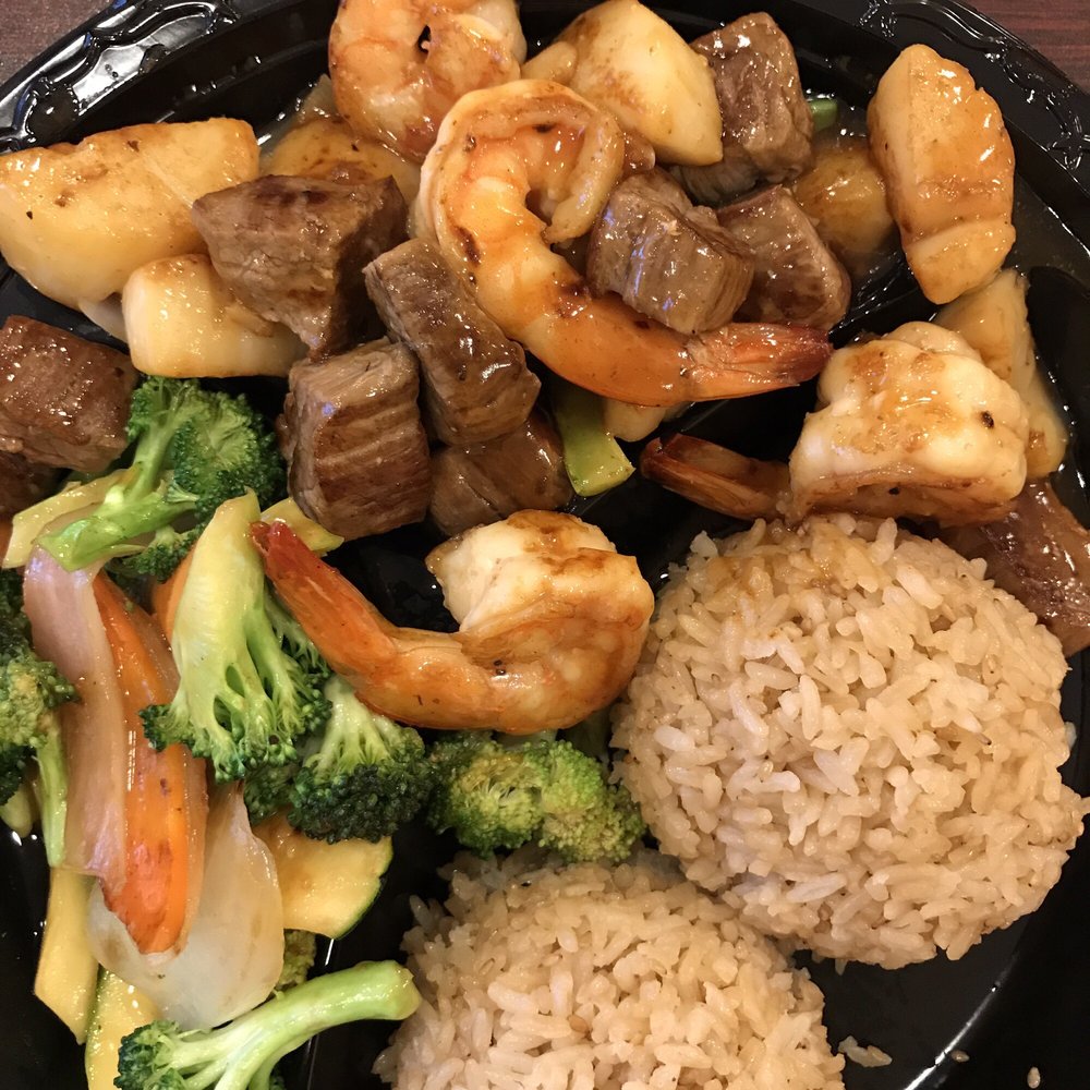 Triple hibachi but I substituted the chicken for scallops. Triple hibachi but I substituted the chicken for scallops.