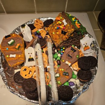Bonelli Bluffs RV Resort & Campground - Haunted House Cookie and Spooky Treats - RV Parks Near Me - San Dimas, California Bonelli Bluffs RV Resort & Campground - Haunted House Cookie and Spooky Treats - RV Parks Near Me - San Dimas, California
