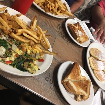 Vinny's Lunchbox - Mediocre food. Long wait. Wrong order. - American Near Me - Brooklyn, New York