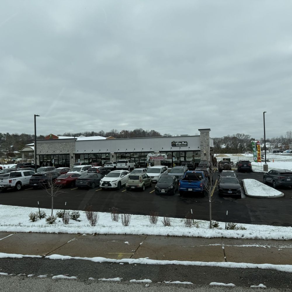 Viet Pho - Full parking lot on 1st day opening. 12/1/24 - Vietnamese Near Me - St Charles, Missouri Viet Pho - Full parking lot on 1st day opening. 12/1/24 - Vietnamese Near Me - St Charles, Missouri