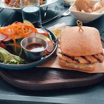 ninetwentyfive - Grilled Chicken Sandwich - Bars Near Me - Wayzata, Minnesota